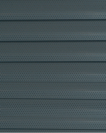 Store Alu Microperforé Charbon 25 mm | Maison Douineau