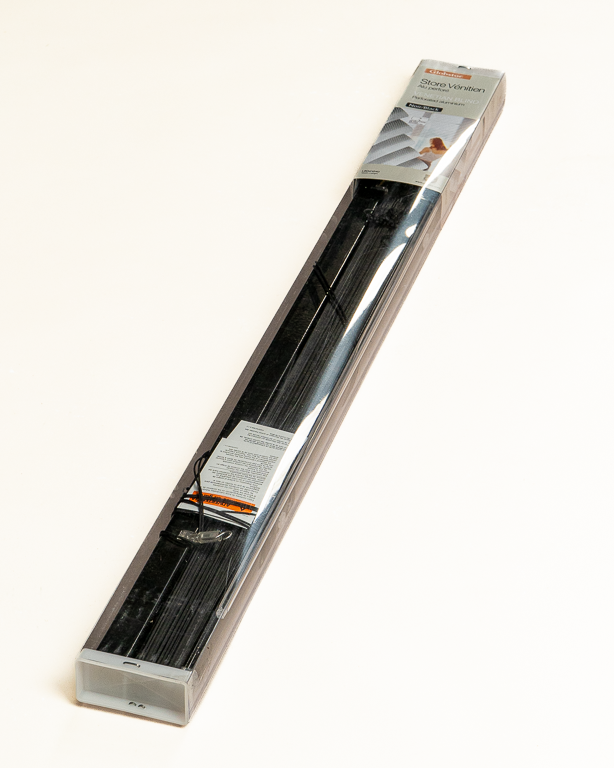Store Alu Microperforé Noir 25 mm | Maison Douineau