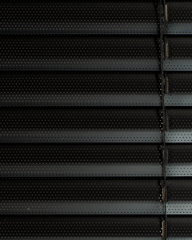 Aluminium Blind Black 25 mm | Maison Douineau