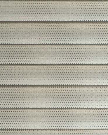 Store Alu Microperforé Gris Métal 25 mm | Maison Douineau