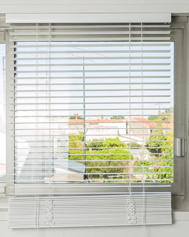 Wooden Blind White 35 mm | Maison Douineau