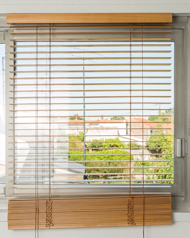 Wooden Blind Light Beech 50 mm | Maison Douineau