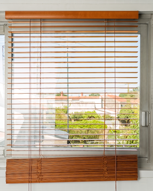 Wooden Blind Dark Cherry 50 mm | Maison Douineau